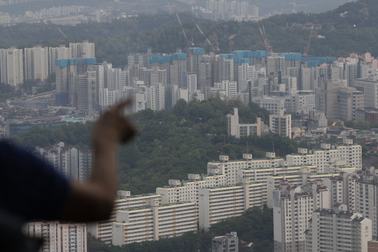 새정부가 청년과 신혼부부를 대상으로 50년 만기 초장기 주택담보대출을 선보일 전망이다. 연합뉴스